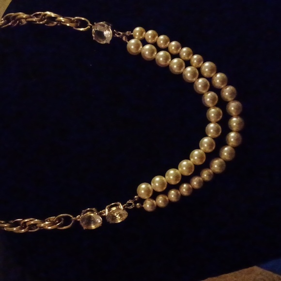 💝2/$20💝 Gorgeous White And Gold Tone Necklace by The Limited - Picture 2 of 5